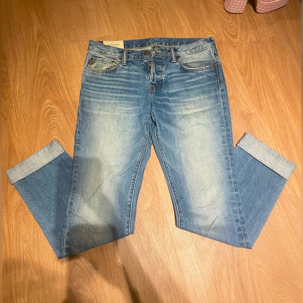 Men’s Abercrombie & Fitch Medium Wash Jeans Size 32x34